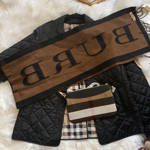 Burberry scarf - Picture 3 of 5